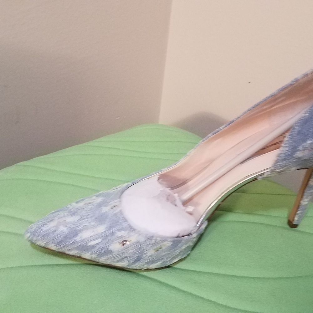 Shoe - Picture 3 of 3